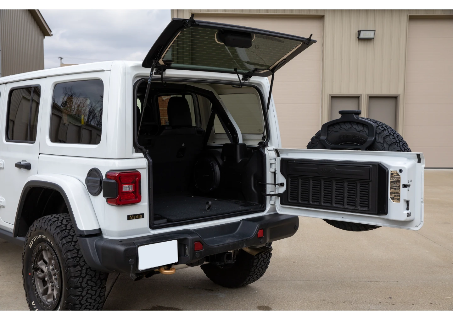 jeep rubicon rental inside back