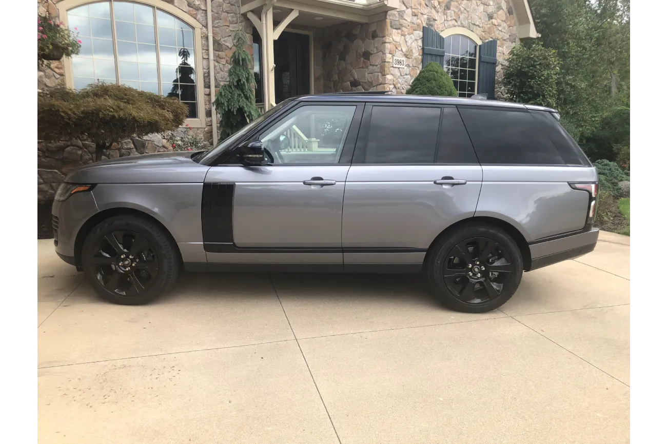 rent a range rover right side view
